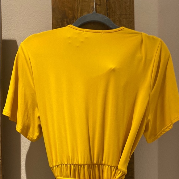 Elegant Yellow Dress - Picture 6 of 7